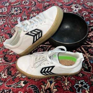 Cariuma Catiba Pro size 7